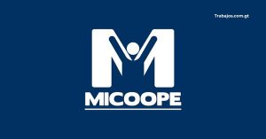 Asesor de la Cooperativa COLUA MICOOPE atendiendo a un asociado en una agencia en Guatemala.