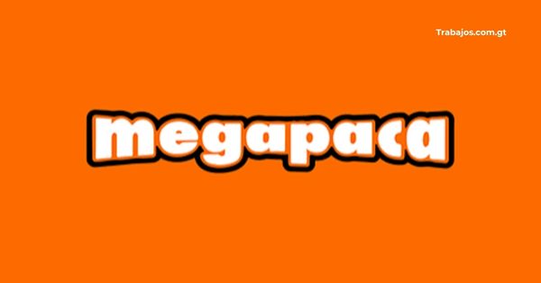 Colaboradores de Tiendas Megapaca atendiendo a clientes en una sucursal en Guatemala.