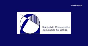 Personal de la UCEE supervisando una obra de construcción de edificio público en Guatemala.